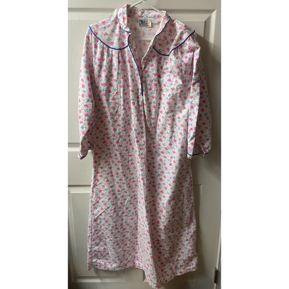 dreamy Details House Coat Womens Medium Flannel Floral quarter Button No Pockets
